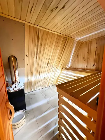 Полки парной с подсветкой в бане A-Frame