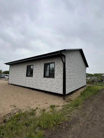 Длинный фасад каркасного дома 100 м²