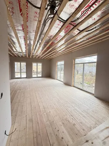 Кухня-гостиная дома 140 м² с панорамными окнами до чистовой отделки