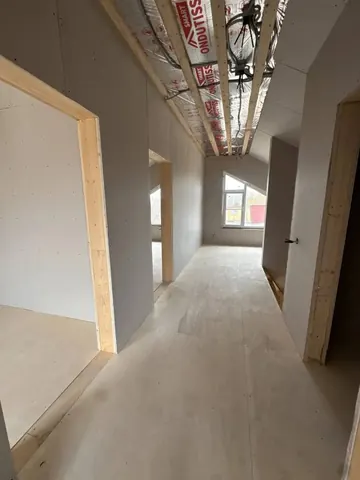 Коридор второго этажа каркасного дома 140 м² после черновой отделки