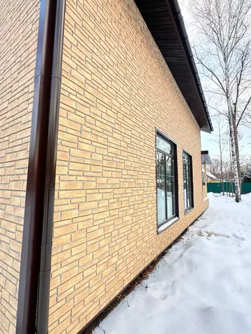 Фасадная панель под кирпич и окна дома 180 м²