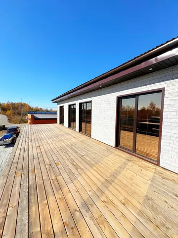 Терраса и панорамные окна дома 350 м²