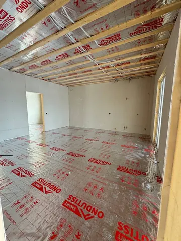 Комната в доме 72 м² на этапе предчистовой отделки