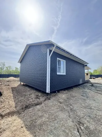 Одноэтажный каркасный дом 80 м²: боковой фасад и водосток