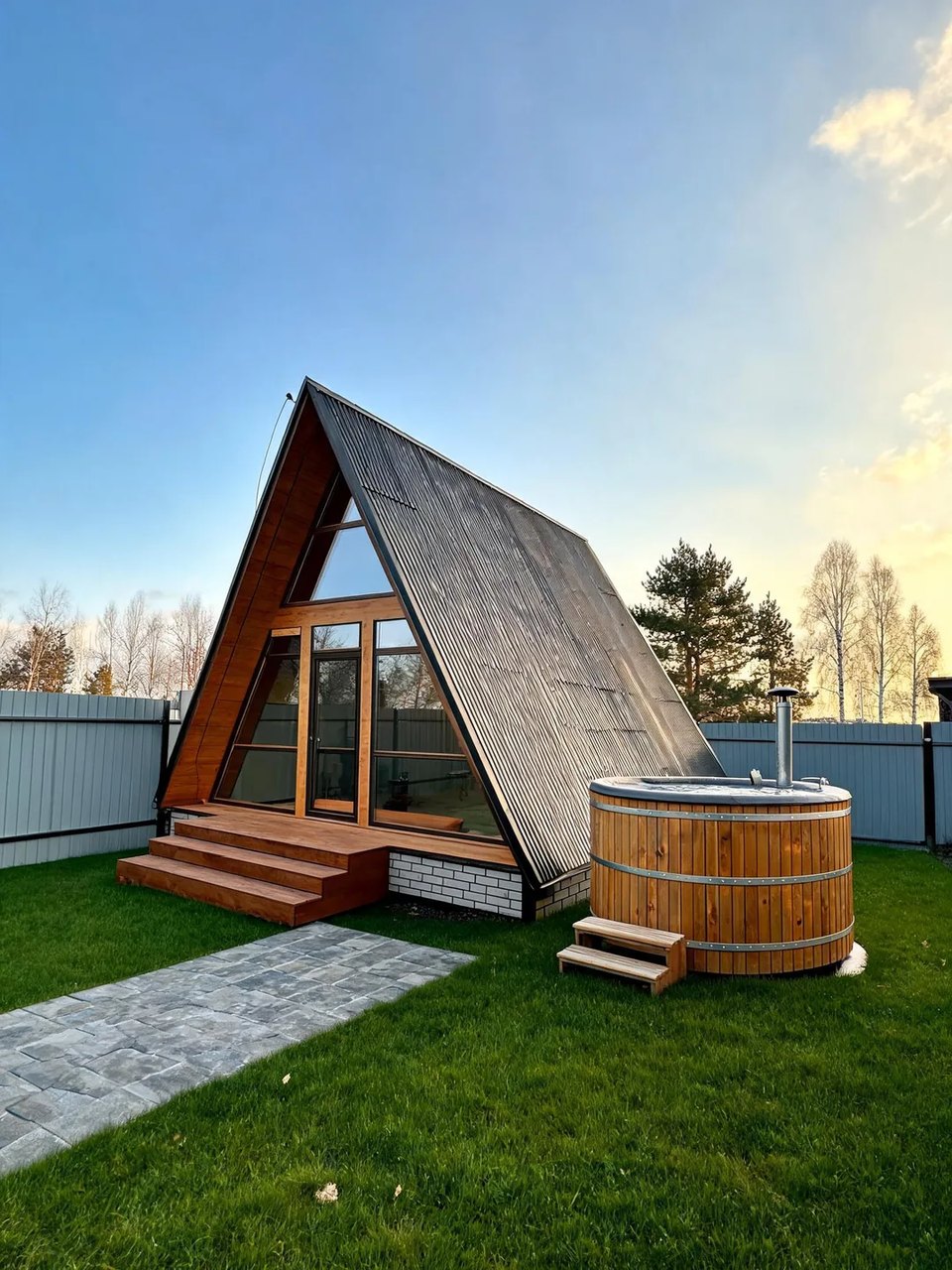 Баня-гостевой дом A-Frame с чаном для купания на участке